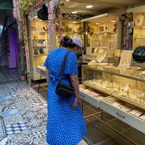 Meet your Posher, Irene - Picture 1 of 1